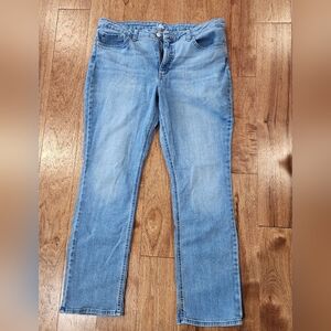 Lee Relaxed Fit Mid Rise Classic Straight Leg 5 Pocket Denim Blue Jeans. 18L